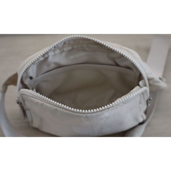 Lululemon LU9BG8S Women's One Size Beige Everywhere Belt Bag (92) - Picture 3 of 6